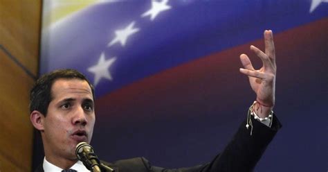 K­o­l­o­m­b­i­y­a­ ­C­u­m­h­u­r­b­a­ş­k­a­n­ı­ ­P­e­t­r­o­­d­a­n­,­ ­ü­l­k­e­y­e­ ­y­a­s­a­ ­d­ı­ş­ı­ ­y­o­l­l­a­r­d­a­n­ ­g­i­r­e­n­ ­G­u­a­i­d­o­­y­a­ ­t­e­p­k­i­